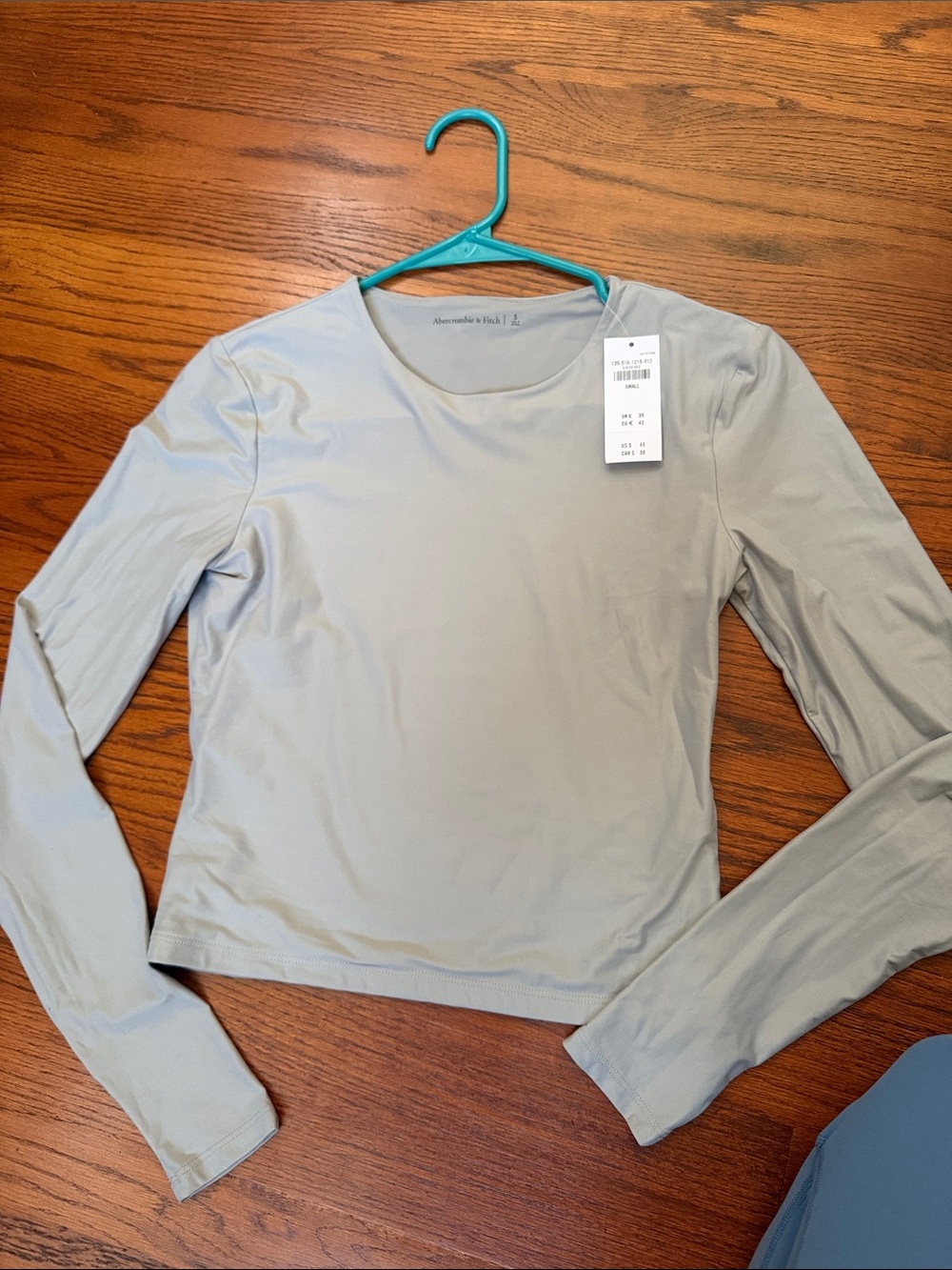 Abercrombie & Fitch Light Gray Long Sleeve Crewneck Top